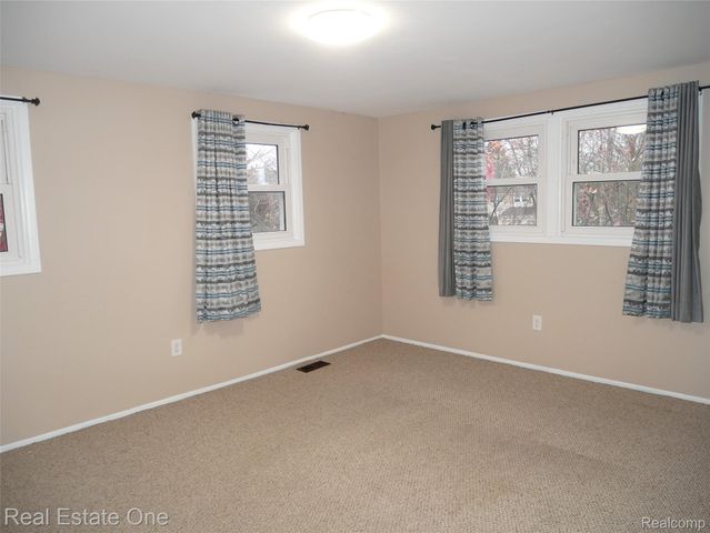 5082 Buckingham, Troy, MI 48098