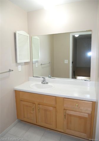 5082 Buckingham, Troy, MI 48098