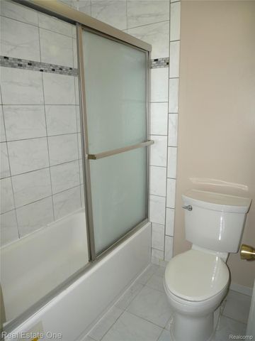 5082 Buckingham, Troy, MI 48098