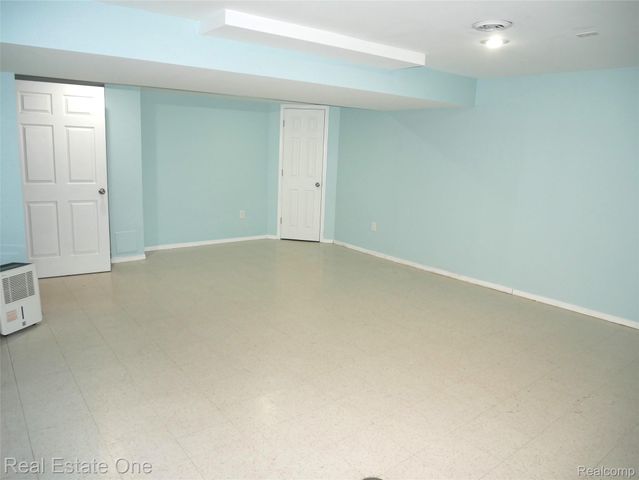 5082 Buckingham, Troy, MI 48098