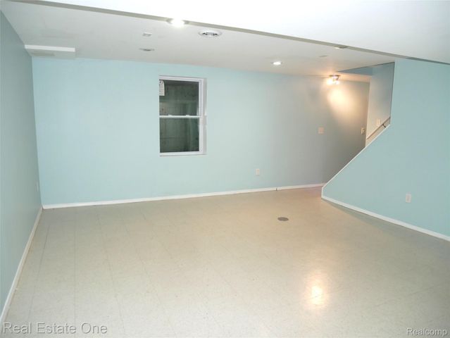 5082 Buckingham, Troy, MI 48098