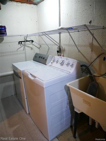 5082 Buckingham, Troy, MI 48098