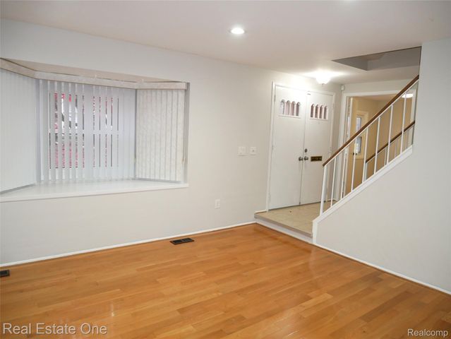 5082 Buckingham, Troy, MI 48098