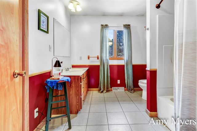 7367 S 108th Avenue, Rothbury, MI 49452