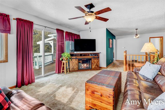 7367 S 108th Avenue, Rothbury, MI 49452