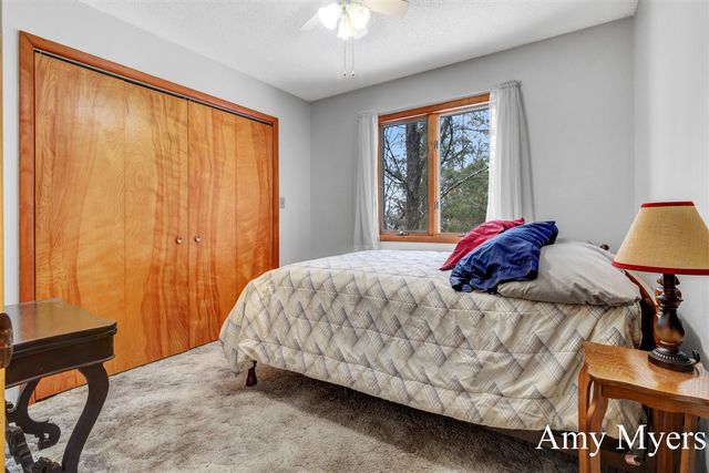 7367 S 108th Avenue, Rothbury, MI 49452