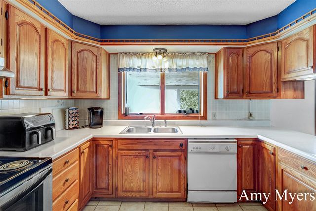 7367 S 108th Avenue, Rothbury, MI 49452