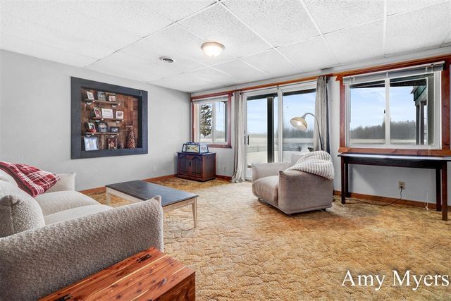 7367 S 108th Avenue, Rothbury, MI 49452