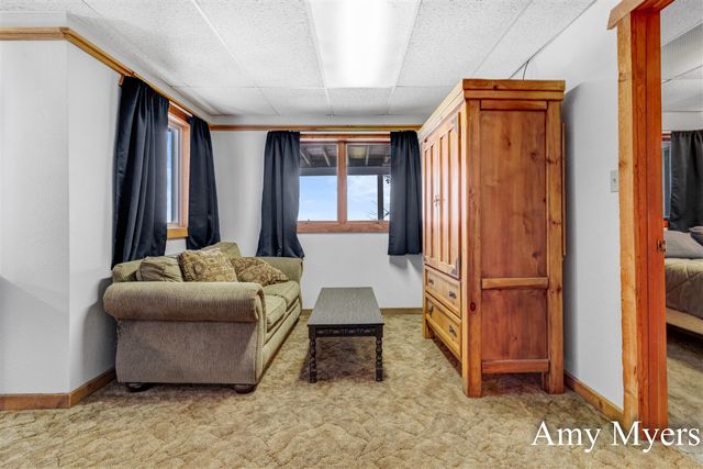 7367 S 108th Avenue, Rothbury, MI 49452