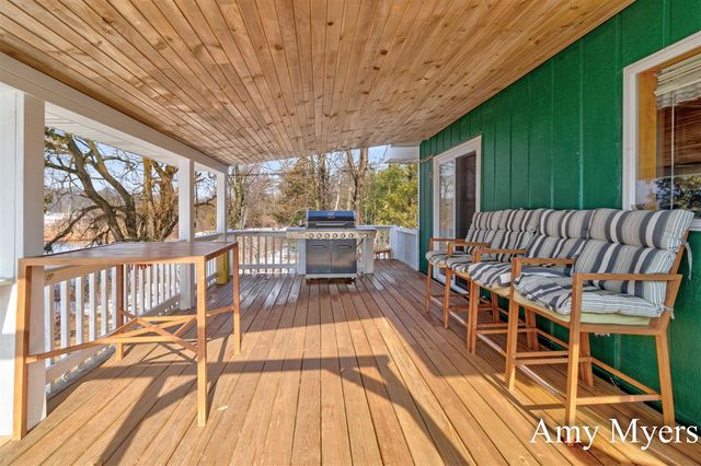 7367 S 108th Avenue, Rothbury, MI 49452