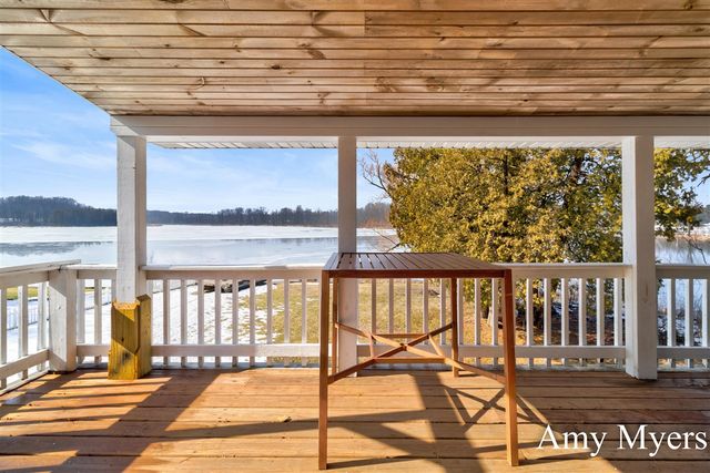 7367 S 108th Avenue, Rothbury, MI 49452