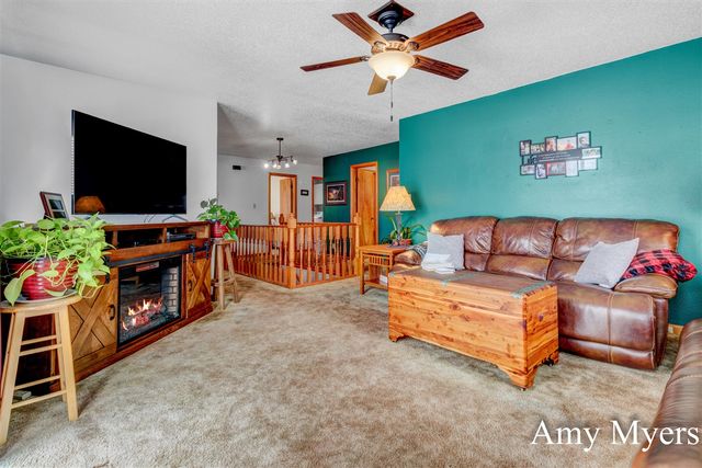 7367 S 108th Avenue, Rothbury, MI 49452