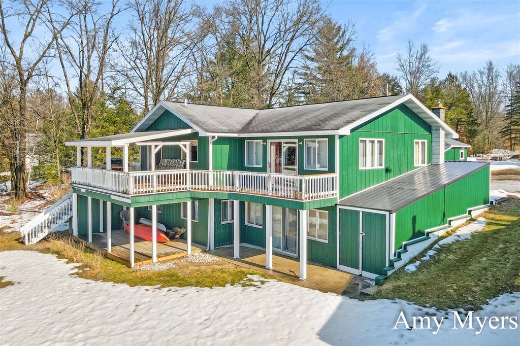 7367 S 108th Avenue, Rothbury, MI 49452