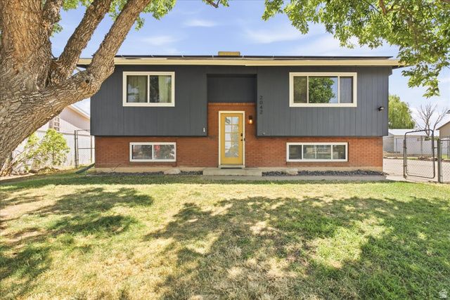 2042 N 630 W, Clinton, UT 84015