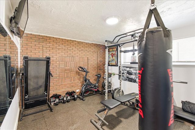2042 N 630 W, Clinton, UT 84015