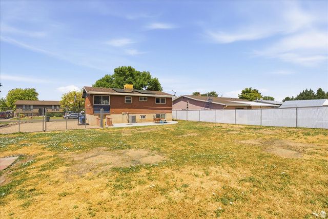 2042 N 630 W, Clinton, UT 84015