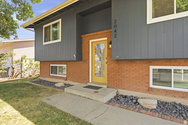 2042 N 630 W, Clinton, UT 84015
