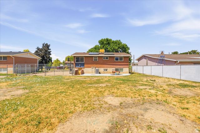 2042 N 630 W, Clinton, UT 84015