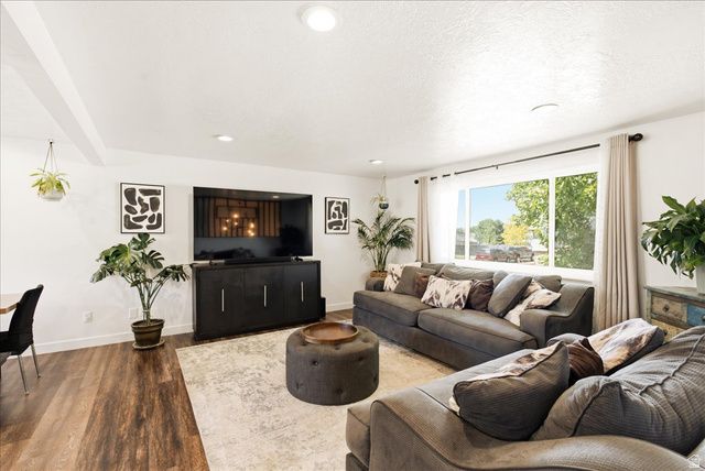 2042 N 630 W, Clinton, UT 84015