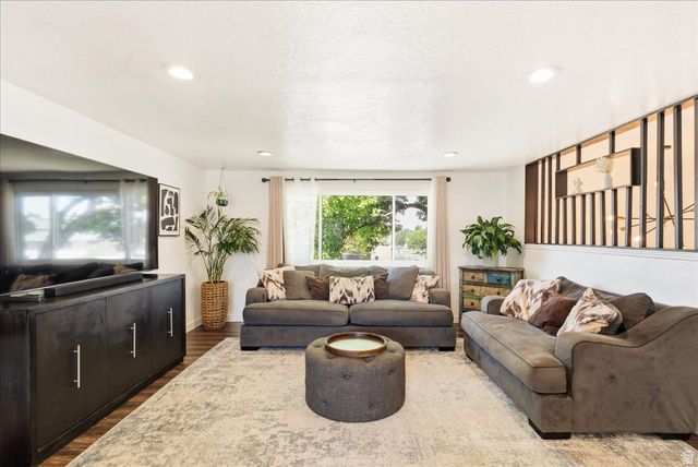 2042 N 630 W, Clinton, UT 84015