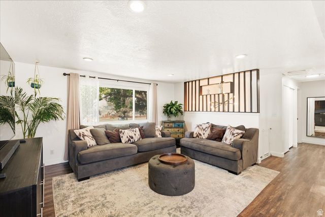 2042 N 630 W, Clinton, UT 84015