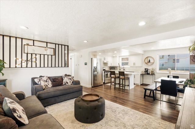 2042 N 630 W, Clinton, UT 84015