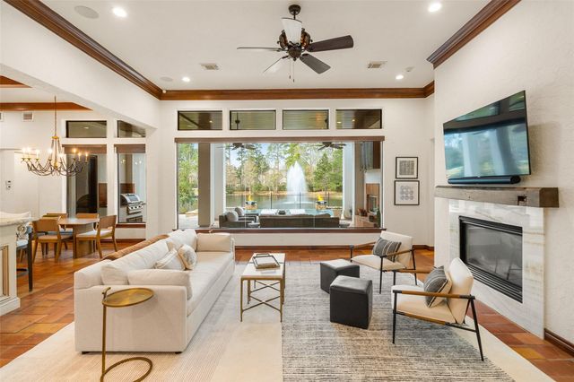 83 Lakeside Green, The Woodlands, TX 77382