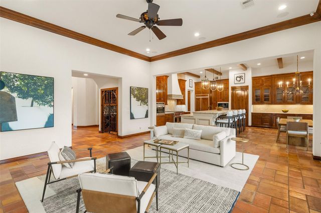 83 Lakeside Green, The Woodlands, TX 77382