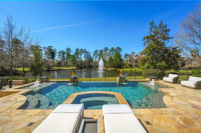 83 Lakeside Green, The Woodlands, TX 77382