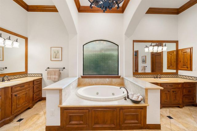 83 Lakeside Green, The Woodlands, TX 77382