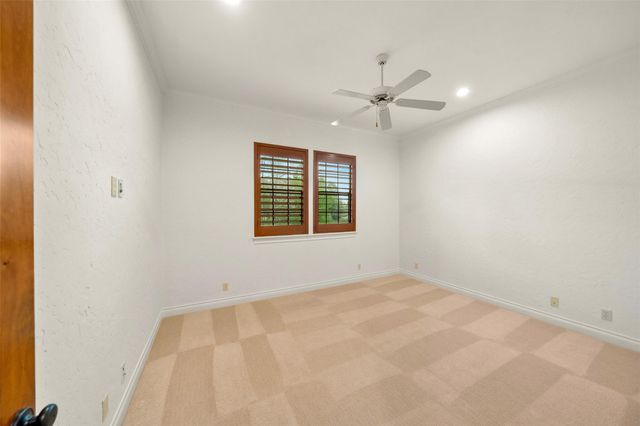 83 Lakeside Green, The Woodlands, TX 77382