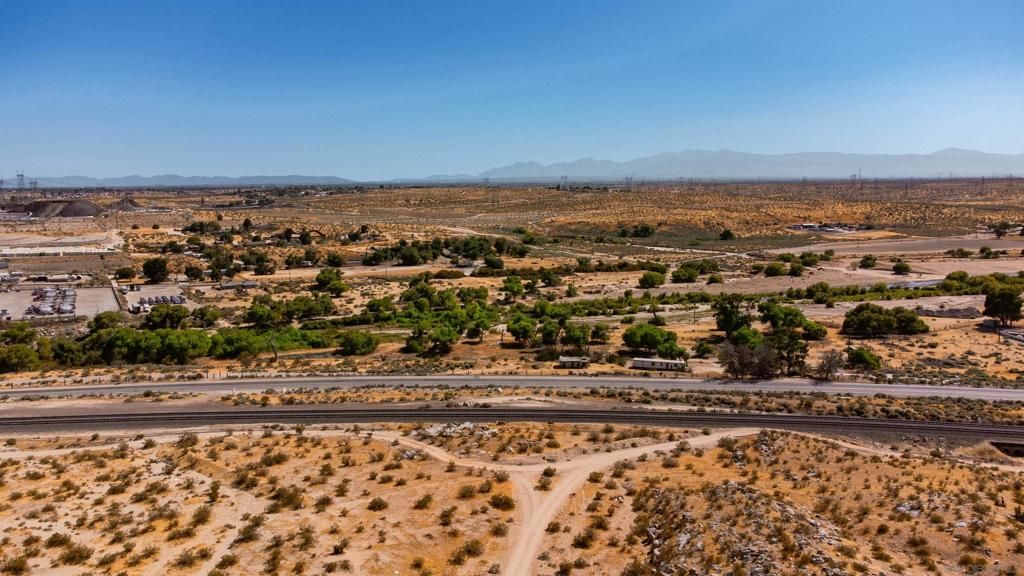 Image 5 of property listing at 17930 National Trails Hwy, Oro Grande, CA 92368