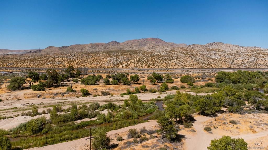 Image 6 of property listing at 17930 National Trails Hwy, Oro Grande, CA 92368
