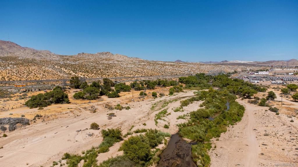 Image 7 of property listing at 17930 National Trails Hwy, Oro Grande, CA 92368