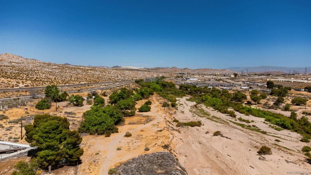 Image 9 of property listing at 17930 National Trails Hwy, Oro Grande, CA 92368