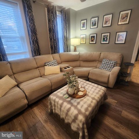 11 E LANCASTER ST, Red Lion, PA 17356