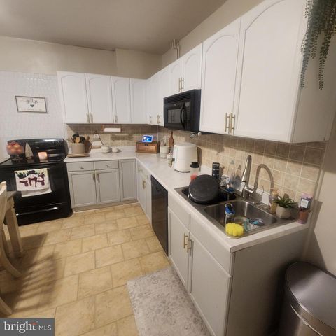 11 E LANCASTER ST, Red Lion, PA 17356