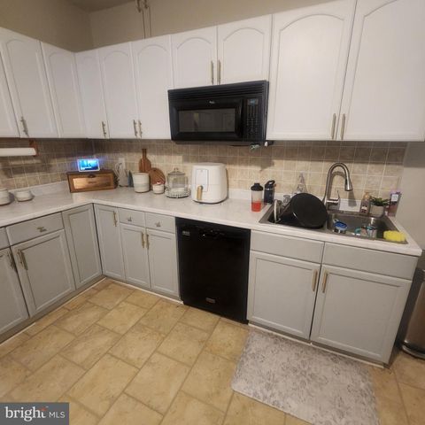 11 E LANCASTER ST, Red Lion, PA 17356