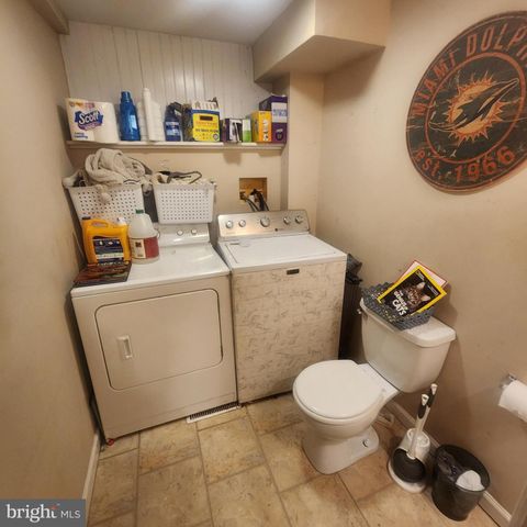 11 E LANCASTER ST, Red Lion, PA 17356