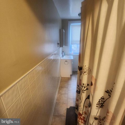 11 E LANCASTER ST, Red Lion, PA 17356