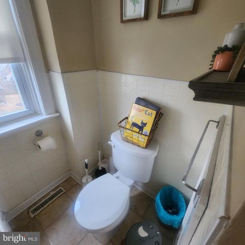 11 E LANCASTER ST, Red Lion, PA 17356