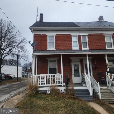 11 E LANCASTER ST, Red Lion, PA 17356