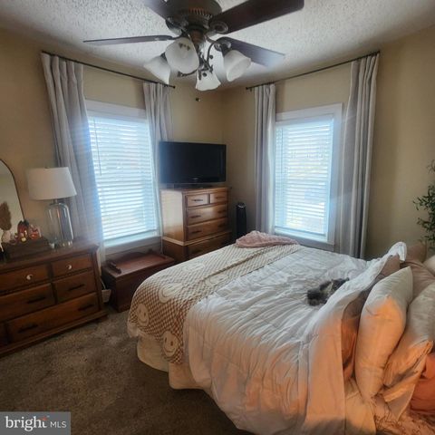 11 E LANCASTER ST, Red Lion, PA 17356