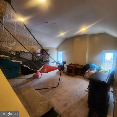 11 E LANCASTER ST, Red Lion, PA 17356