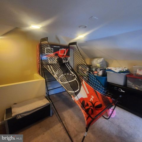 11 E LANCASTER ST, Red Lion, PA 17356