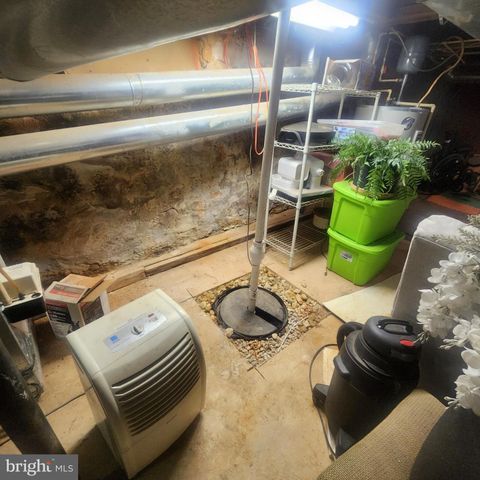 11 E LANCASTER ST, Red Lion, PA 17356