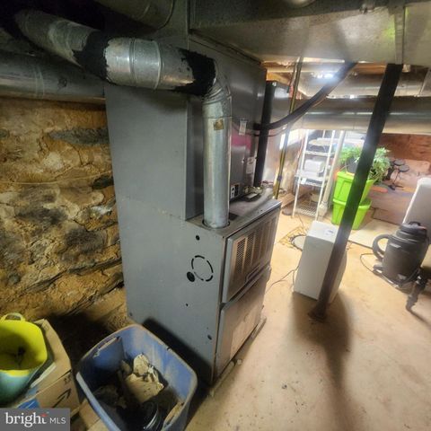 11 E LANCASTER ST, Red Lion, PA 17356