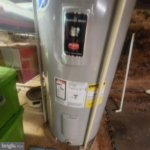 11 E LANCASTER ST, Red Lion, PA 17356