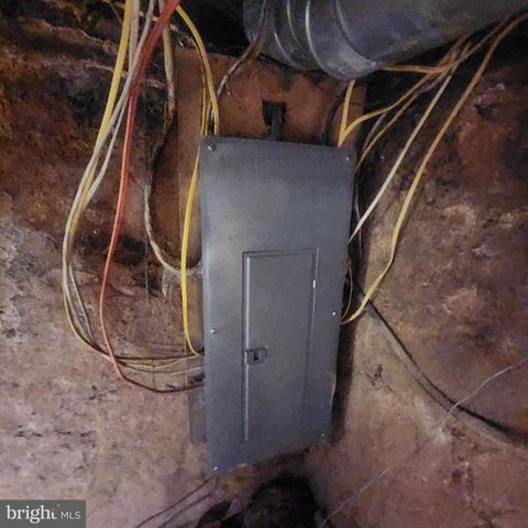 11 E LANCASTER ST, Red Lion, PA 17356