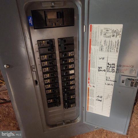 11 E LANCASTER ST, Red Lion, PA 17356